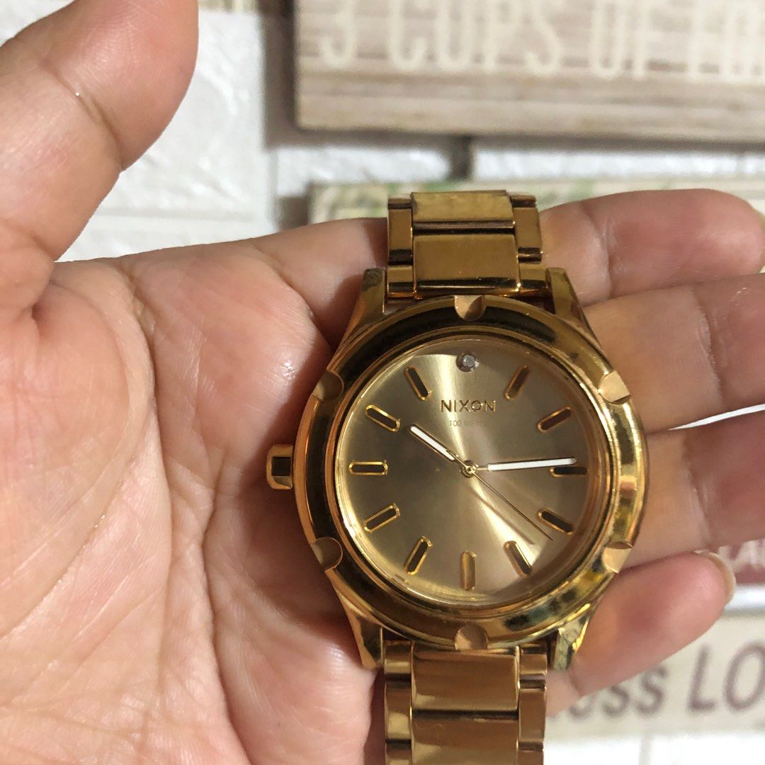 Used hotsell nixon watches