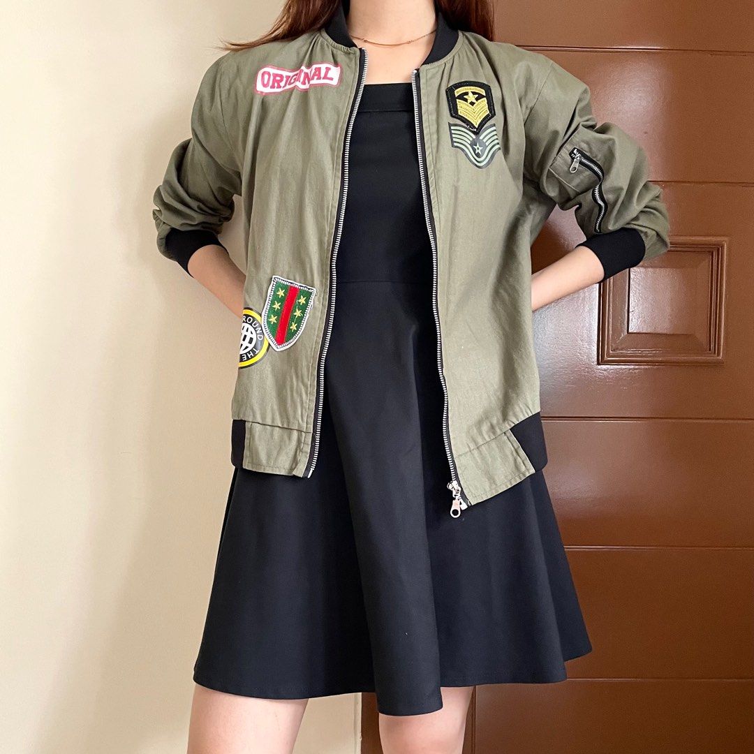 Patchy Army Bomber Jacket, Fesyen Wanita, Pakaian Wanita, Baju Luaran