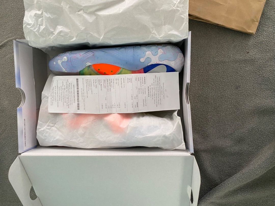 PG 6 WHAT THE (Category: Sneakers) located in Santa Rosa. Submitted by Kerrrrkcurrrk (Listing ID 1206330944, Image 3). Description: FOR SALE ONLY Pg6 "What The" 5.8k plus shipping FIXED Size 10 (complete with nike paper bag pati resibo) Used twice Condition 9.5/10 (walang issue madumi lang outsole) Pm/comment na lang po kayo. Rfs. Need cash.