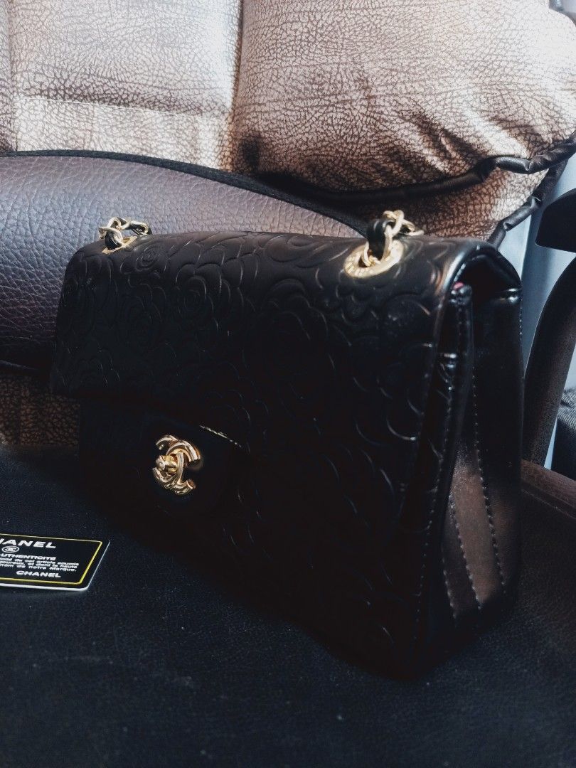 Preloved chanel double flap (Category: Luxury Bags & Wallets) located in Cebu City. Submitted by day.98 (Listing ID 1206488437, Image 3). Description: selected from japan surplus genuine leather lemetid edition with holo sticker with dust bag no flaws.