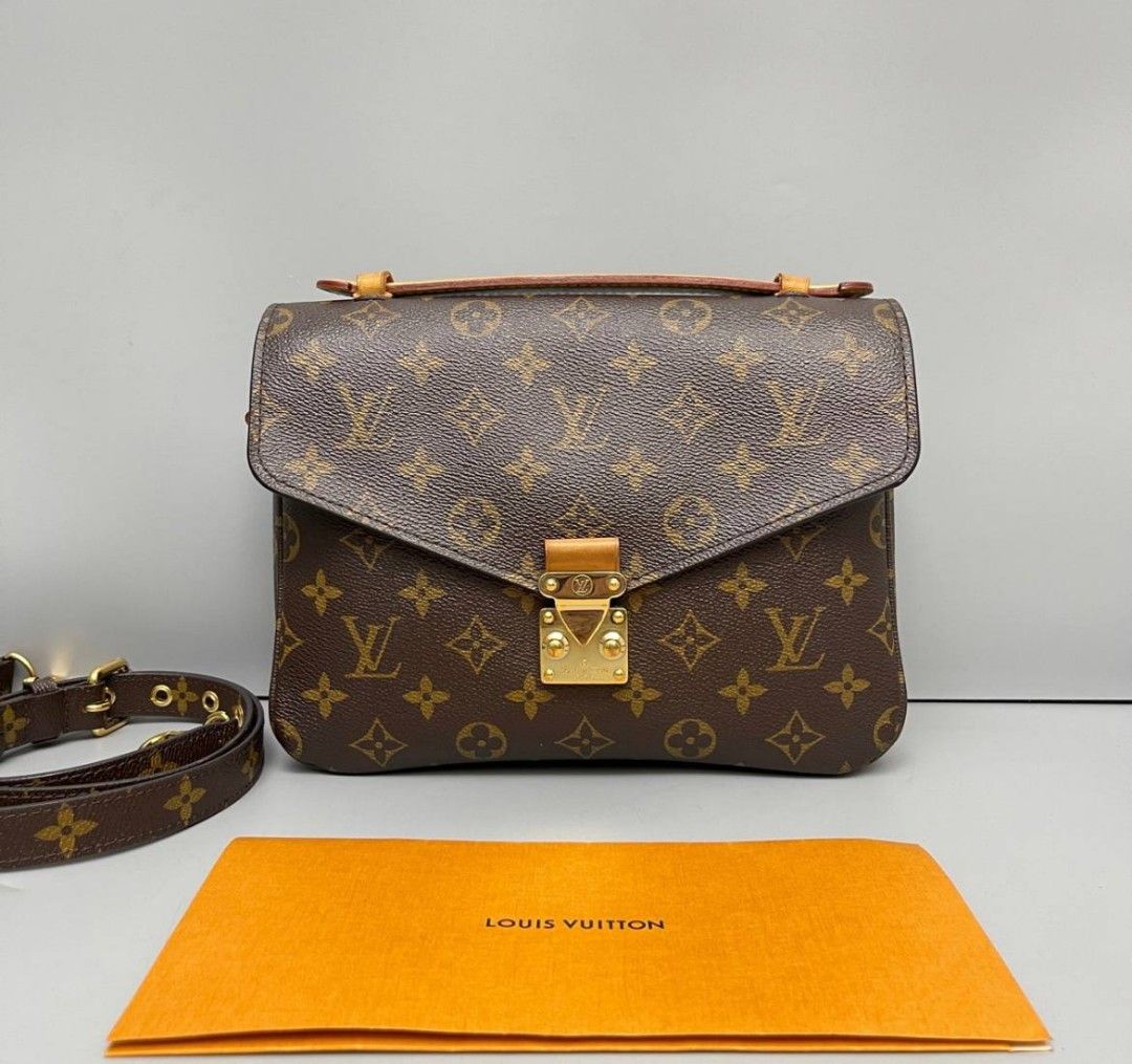 Louis Vuitton CHRISTOPHER MM, Luxury, Bags & Wallets on Carousell