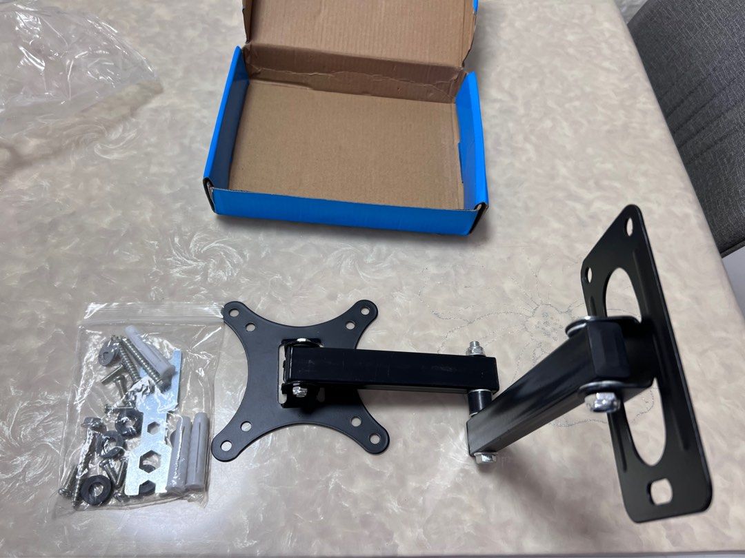 BNIB Retractable TV Wall Mount (TV Bracket), TV & Home Appliances, TV