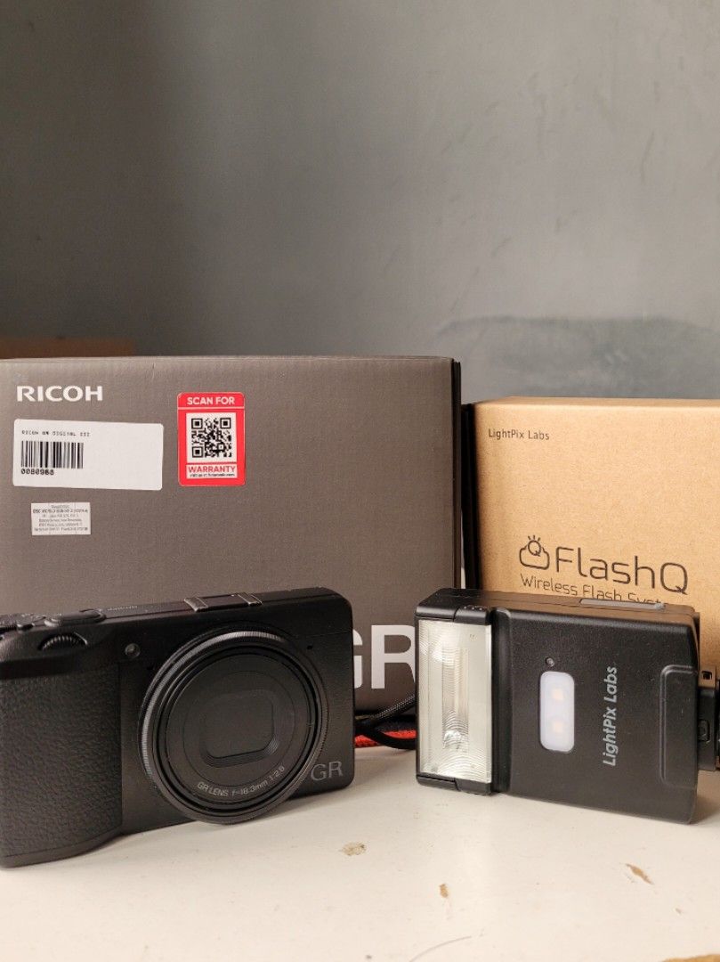 RICOH GR III with Lightpix Labs FlashQ Q20ii, Photography, Cameras on