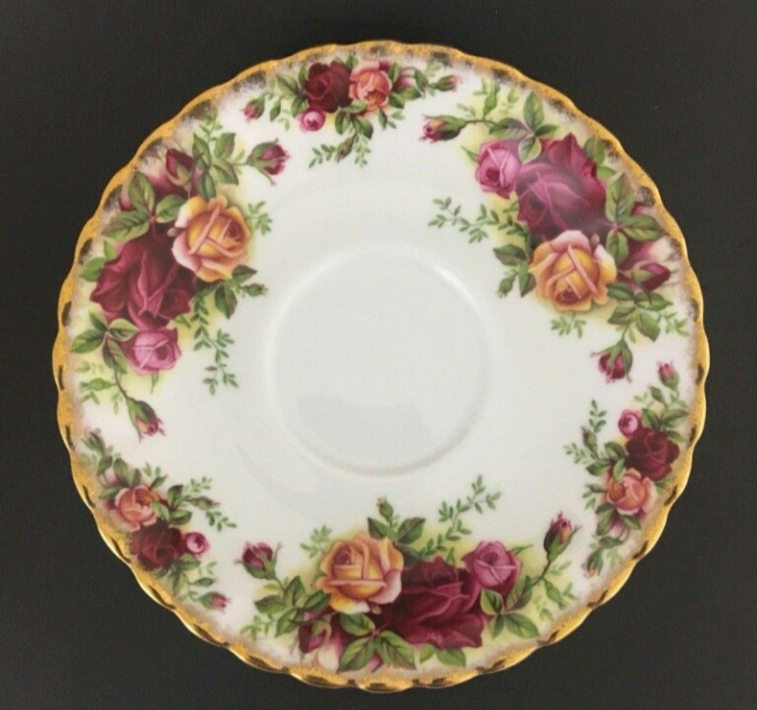 Royal Albert 4place setting (Category: Dinnerware & Cutlery) located in Calamba. Submitted by variety_items718 (Listing ID 1206448937, Image 3). Description: Royal Albert 4place setting 1 salad plate 1 bread plate 1 saucer 1 tea cup No issue Made in England.