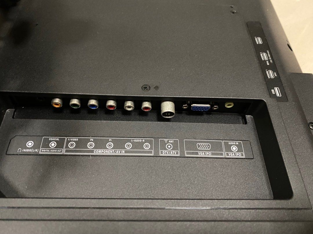 SHARP AQUOS LED BACKLIGHT TV, Model LC.32LE460X, TV & Home Appliances