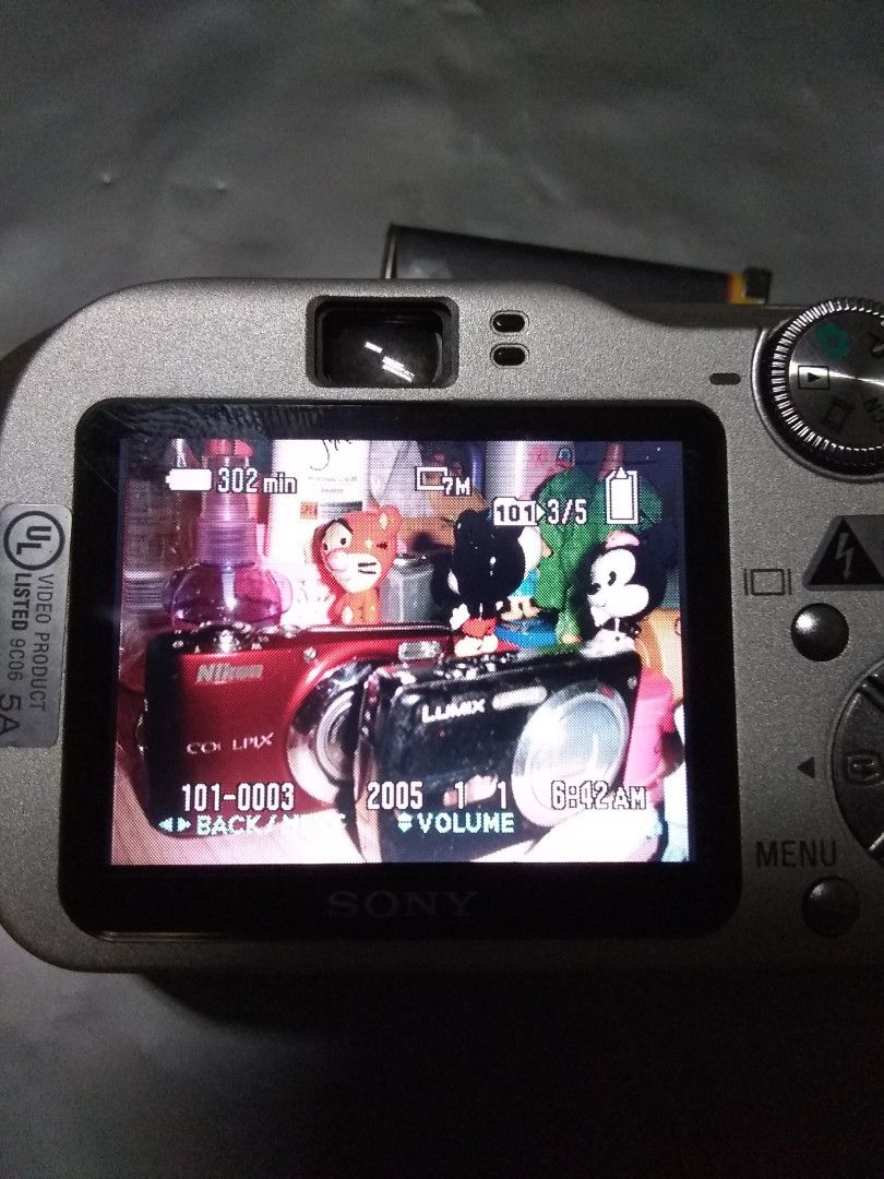 Sony CyberShot 7.2 megapixel /Carls Zeiss lens Made in Japan