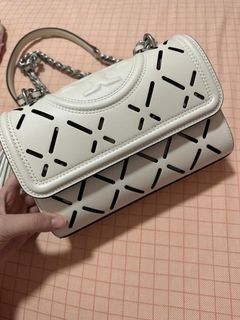 Frequent ask questions:Tory Burch Fleming convertibles bag comparison,  Luxury, Bags & Wallets on Carousell