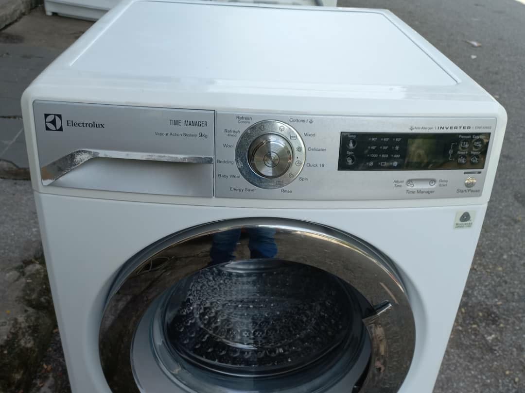 Used Electrolux inverter front load hot washer 9.0kg, washing machine