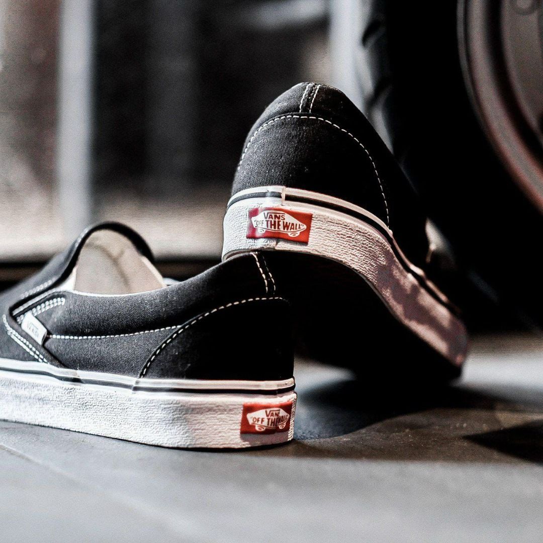 vans classic tumble black mono