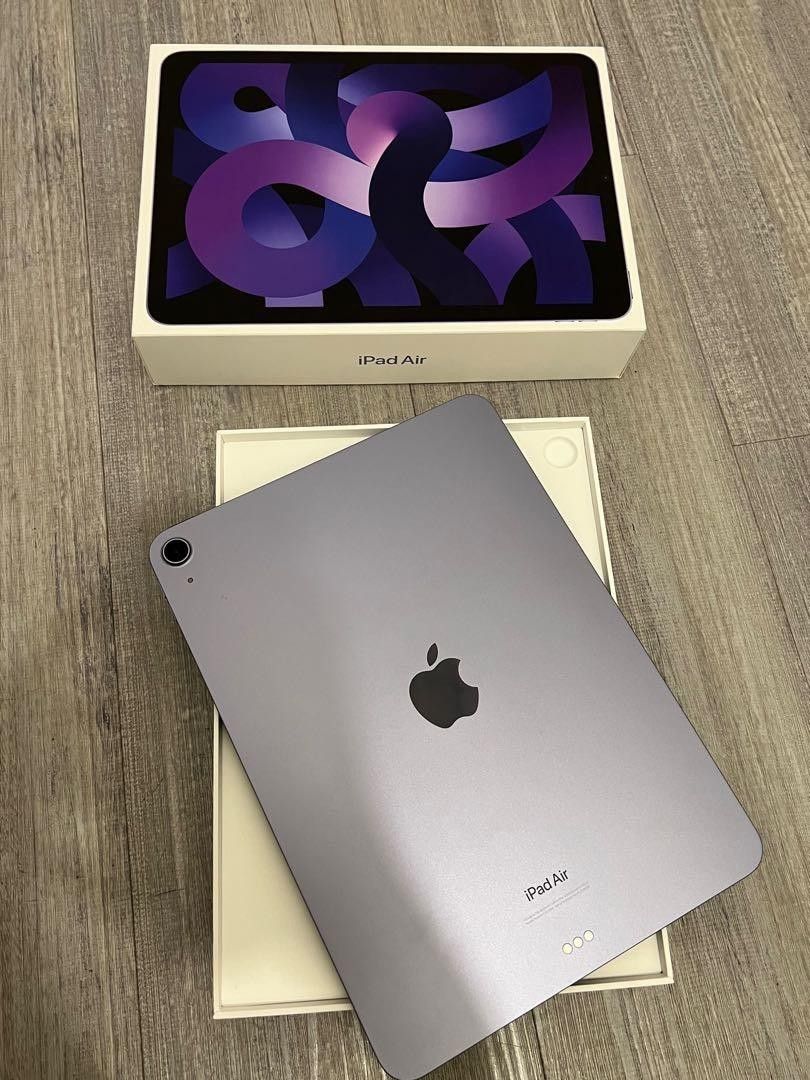 放Apple iPad Air 5 64GB Wifi 紫色M1 連Logitech Folio Touch Apple