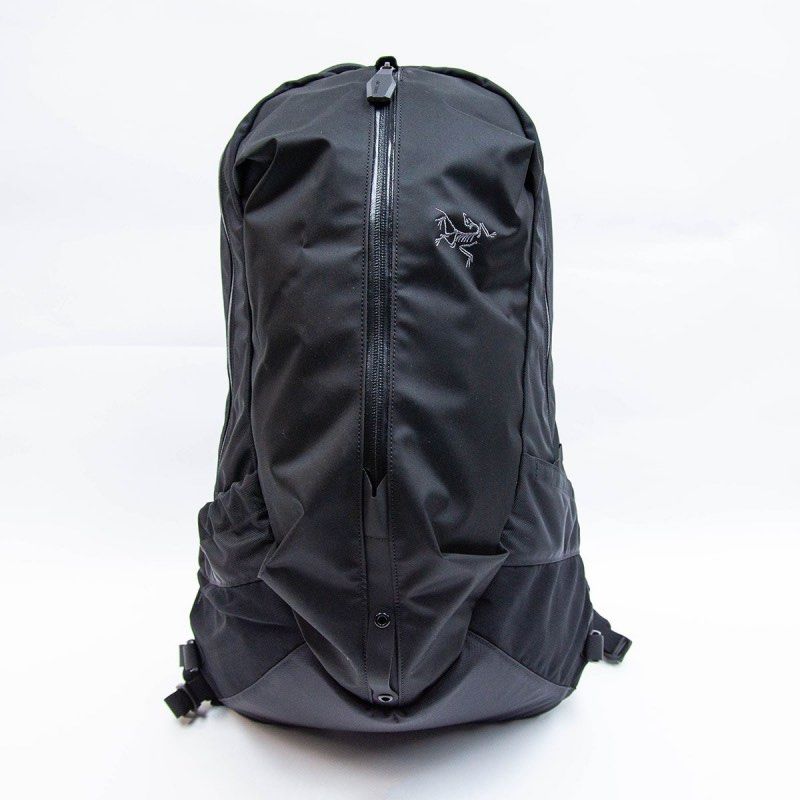 Arcteryx arro deals 22 stealth black