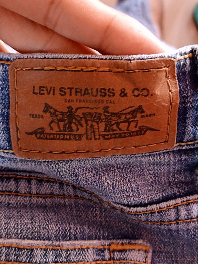 Authentic Levis Men's Jeans Size 35, Men's Fashion, Bottoms, Jeans on  Carousell