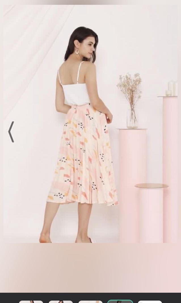 BNWT The Willow Label Lucinda pleated skirt, Women's Fashion, Bottoms, Skirts on Carousell
