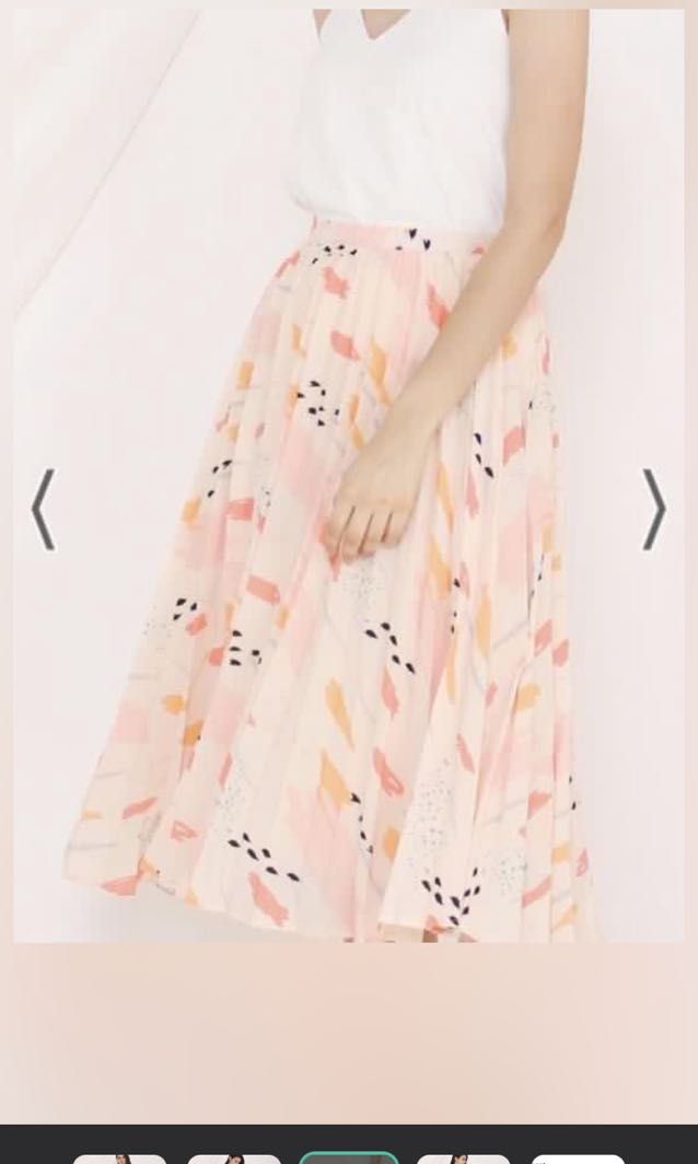 BNWT The Willow Label Lucinda pleated skirt, Women's Fashion, Bottoms, Skirts on Carousell