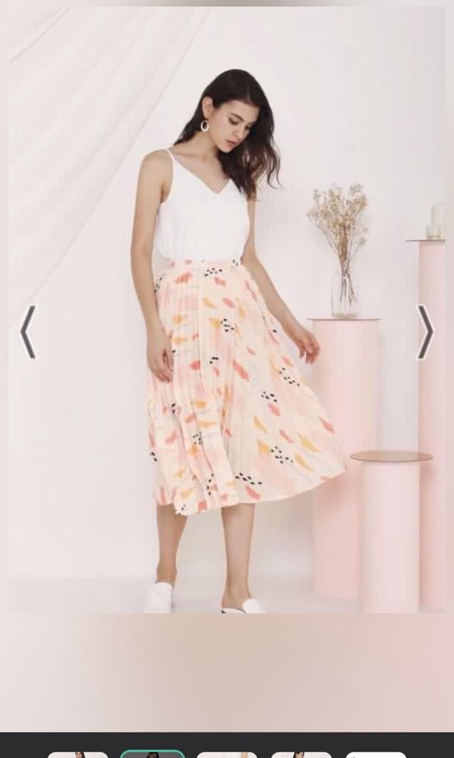 BNWT The Willow Label Lucinda pleated skirt, Women's Fashion, Bottoms, Skirts on Carousell