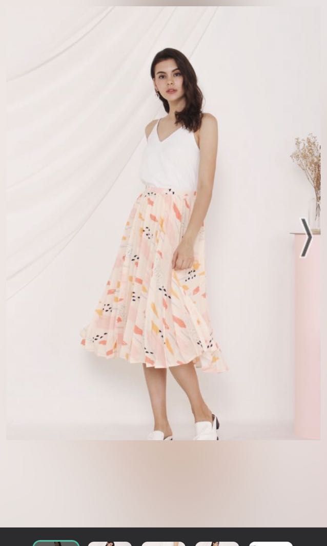 BNWT The Willow Label Lucinda pleated skirt, Women's Fashion, Bottoms, Skirts on Carousell