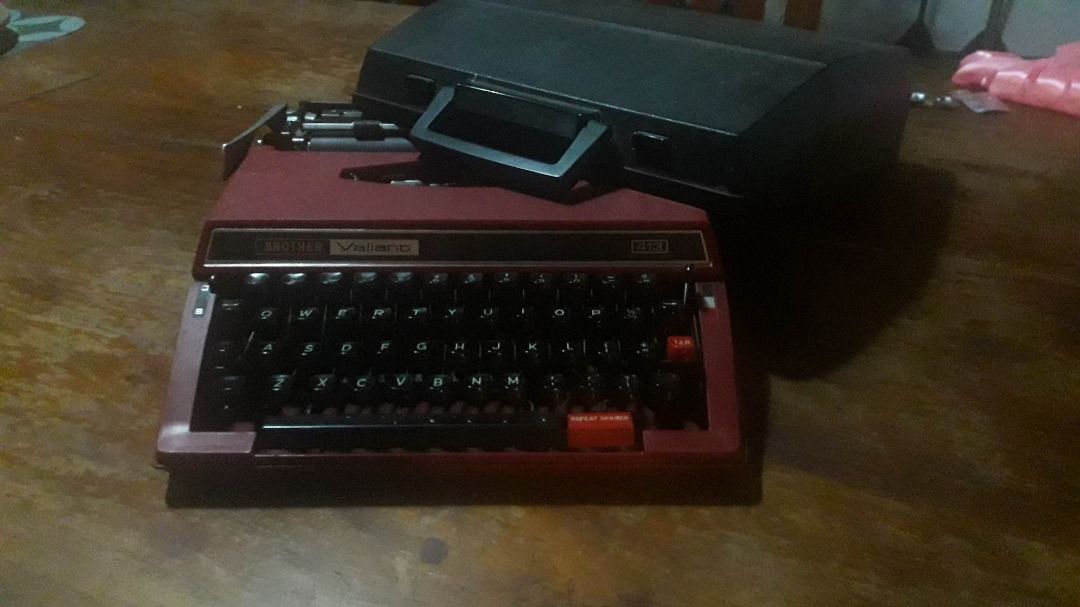 Brother Valiant 413 Typewriter RED VARIANT (RARE), Hobbies & Toys