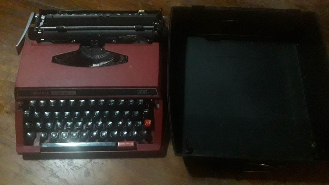 Brother Valiant 413 Typewriter RED VARIANT (RARE), Hobbies & Toys