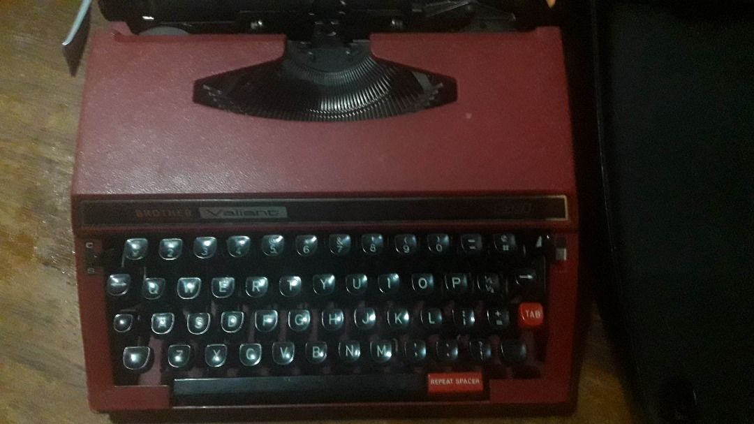 Brother Valiant 413 Typewriter RED VARIANT (RARE), Hobbies & Toys