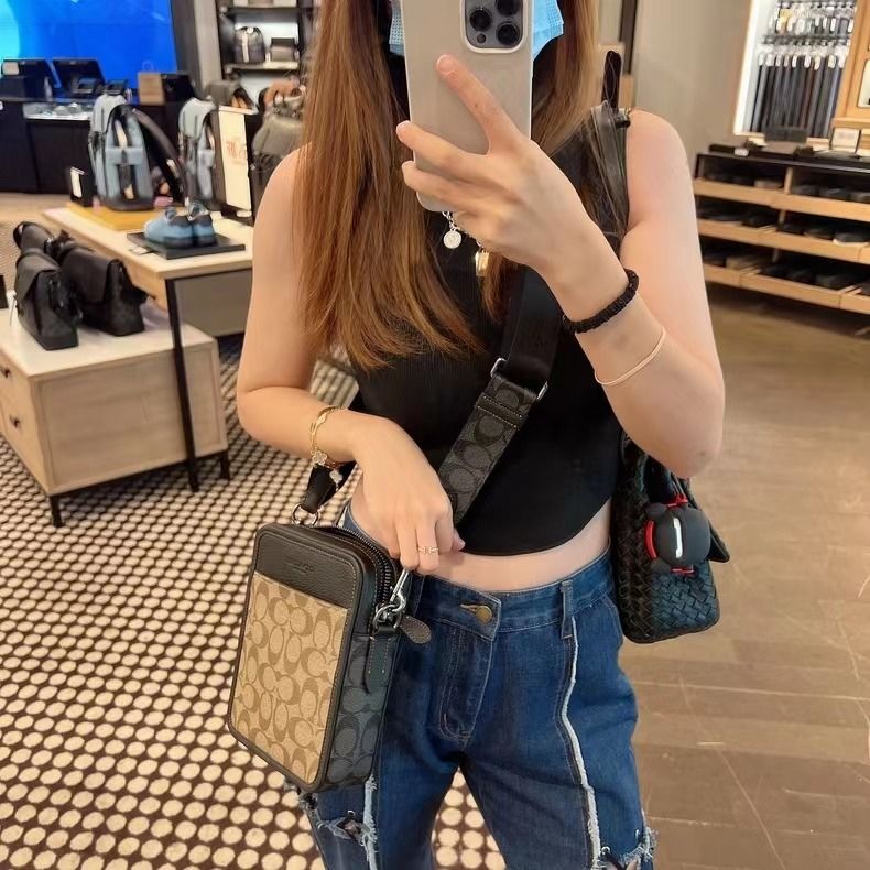 COACH CC009 Kou Ole Men s Bag Classic Snullivan cross body bag material Fabric artificial leather with leather shoulder bag side bag side bag