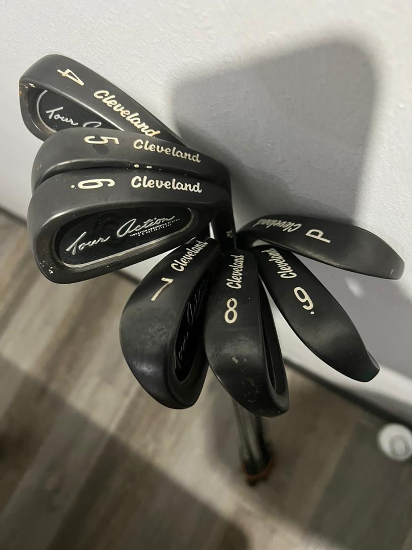 Cleveland Tour Action TA5 Gunmetal Irons, Sports Equipment, Sports