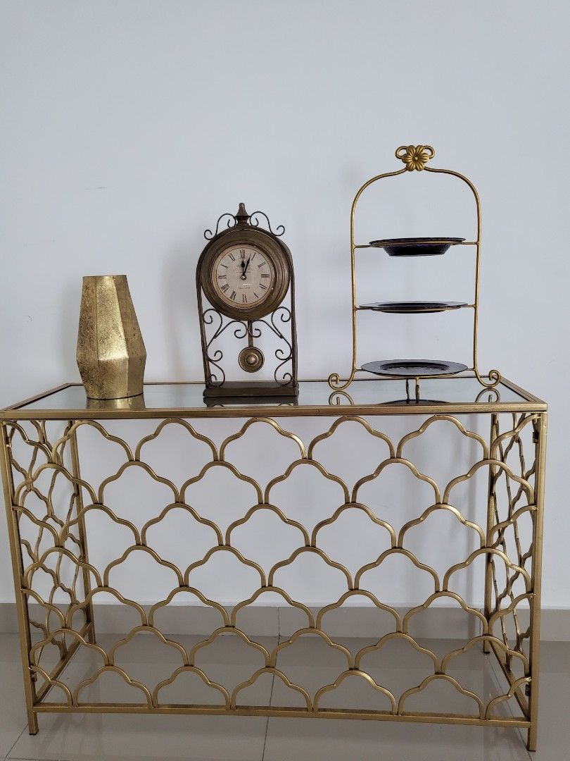 Console table (Category: Shelves, Cabinets & Racks) located in Hulu Langat. Submitted by ayyaaziz (Listing ID 1205992632, Image 2). Description: SSF console table..