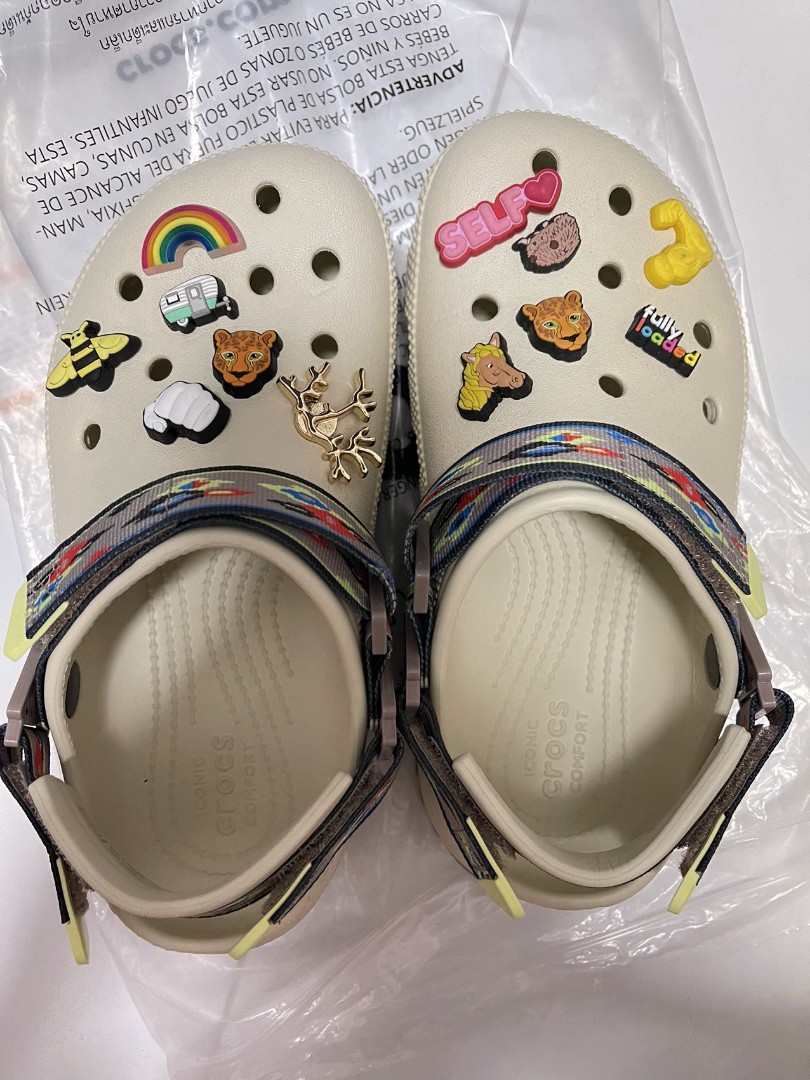 Crocs Clog, Women's Fashion, Footwear, Sandals on Carousell