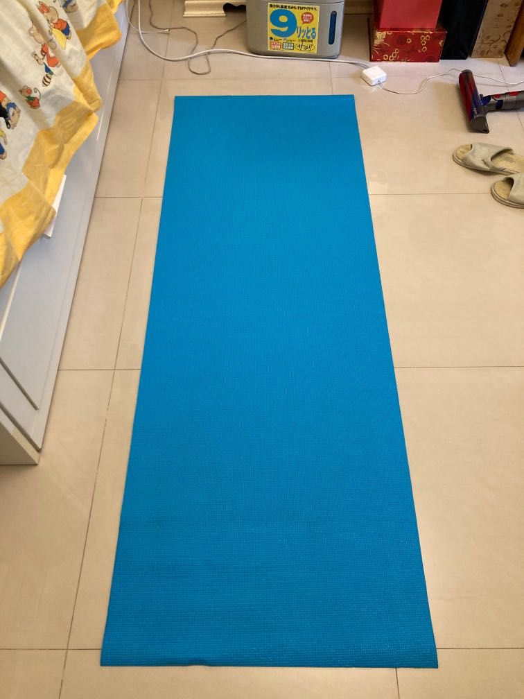 DAISO 藍色瑜珈墊 Blue yoga mat, 體育器材, 健身用品, 運動墊在旋轉拍賣