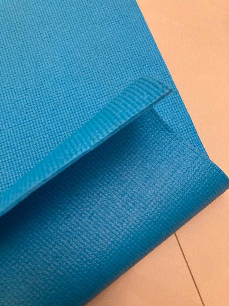 DAISO 藍色瑜珈墊 Blue yoga mat, 體育器材, 健身用品, 運動墊在旋轉拍賣