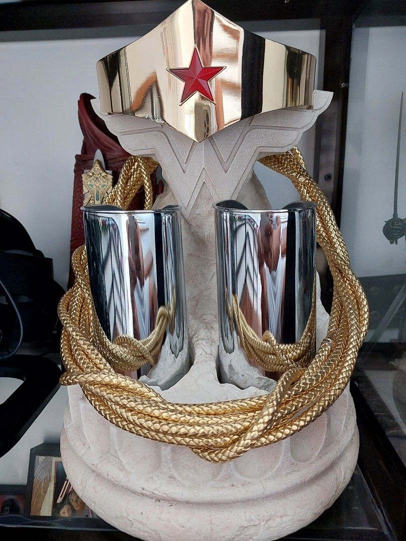 DC Collectibles Wonder Woman Tiara and Bracelet Prop Replica, Hobbies