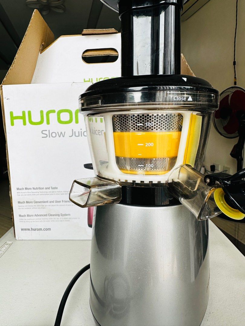 HUROM Slow Juicer (with box recipe and manual), TV & Home Appliances