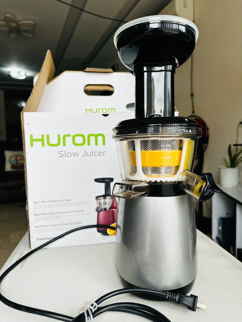 HUROM Slow Juicer (with box recipe and manual), TV & Home Appliances