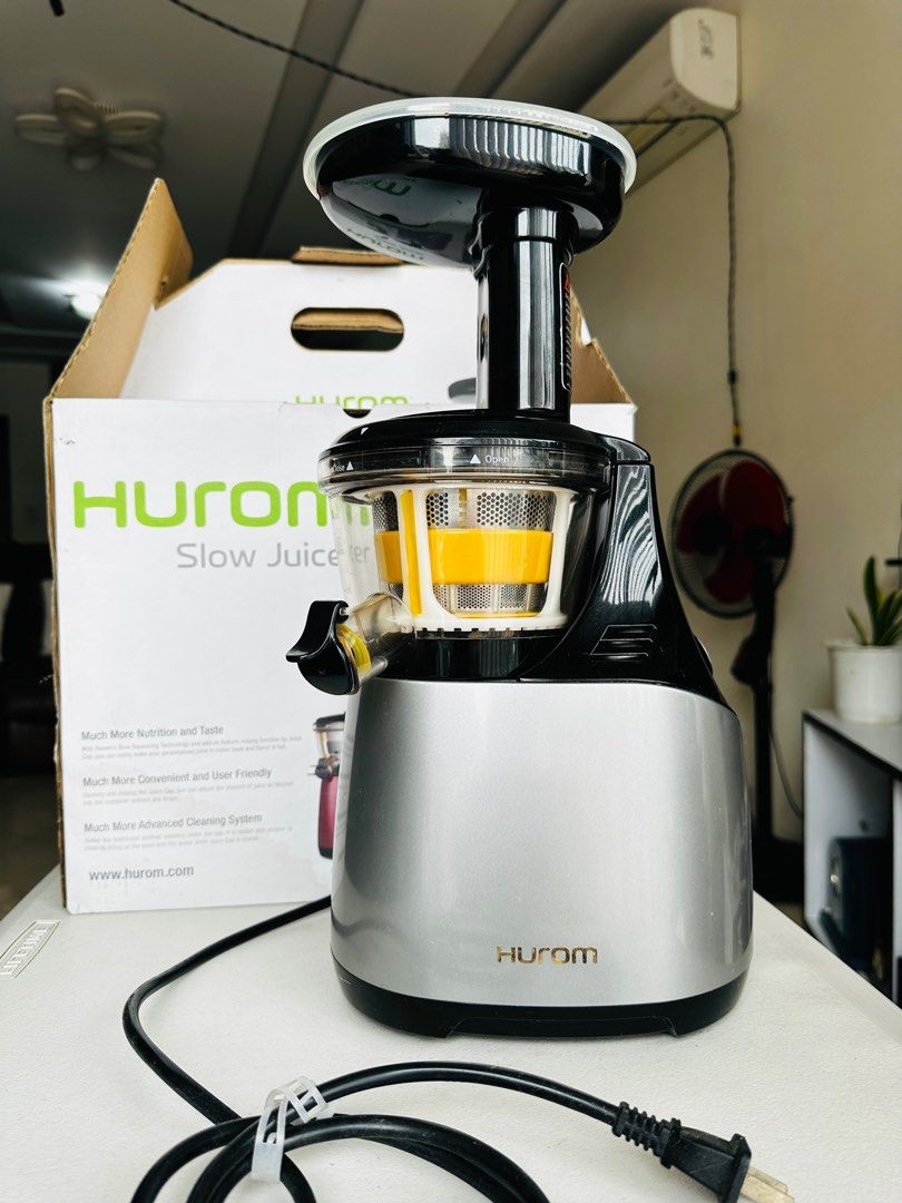 HUROM Slow Juicer (with box recipe and manual), TV & Home Appliances