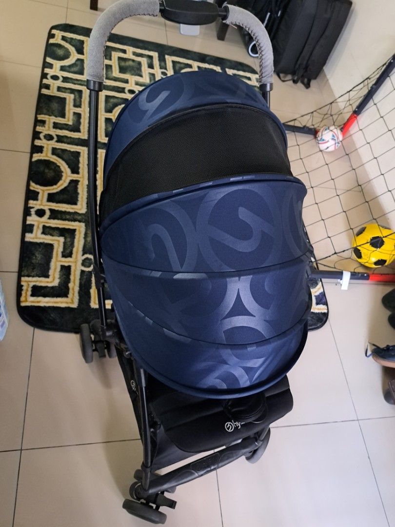 Hybrid store swivel stroller