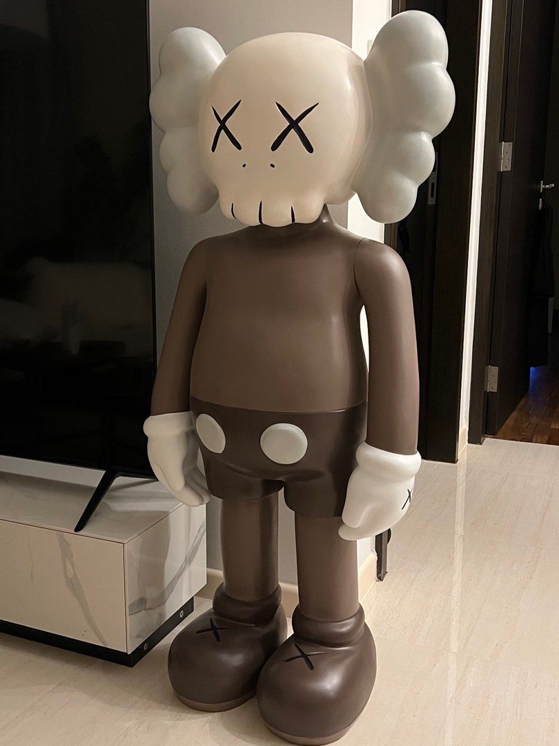Kaws 4 foot tall figure / statue, Hobbies & Toys, Memorabilia