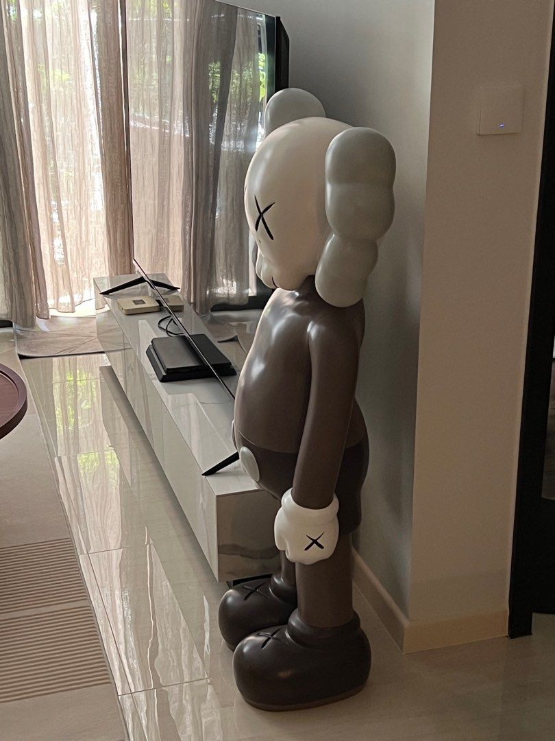 Kaws 4 foot tall figure / statue, Hobbies & Toys, Memorabilia