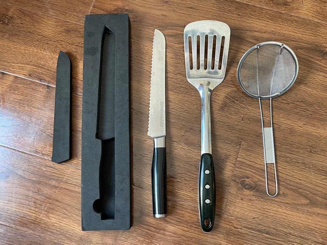 KitchenAid bread knife, spatula, and strainer, 傢俬＆家居, 廚具和餐具, 刀和砧板