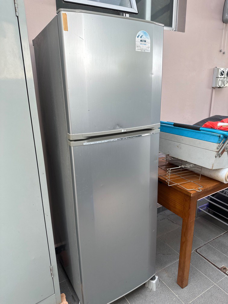 LG fridge to give away, TV & Home Appliances, Kitchen Appliances