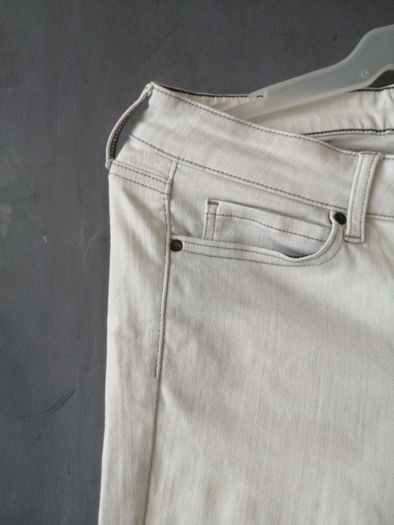 Light Grey Jeans, Women's Fashion, Bottoms, Jeans on Carousell