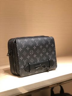 Louis Vuitton lv man messenger bag district PM V gaston bag