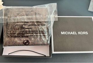 Michael Kors Harrison Logo Billfold Wallet With Passcase