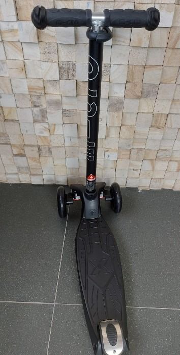 Smyths maxi top micro scooter