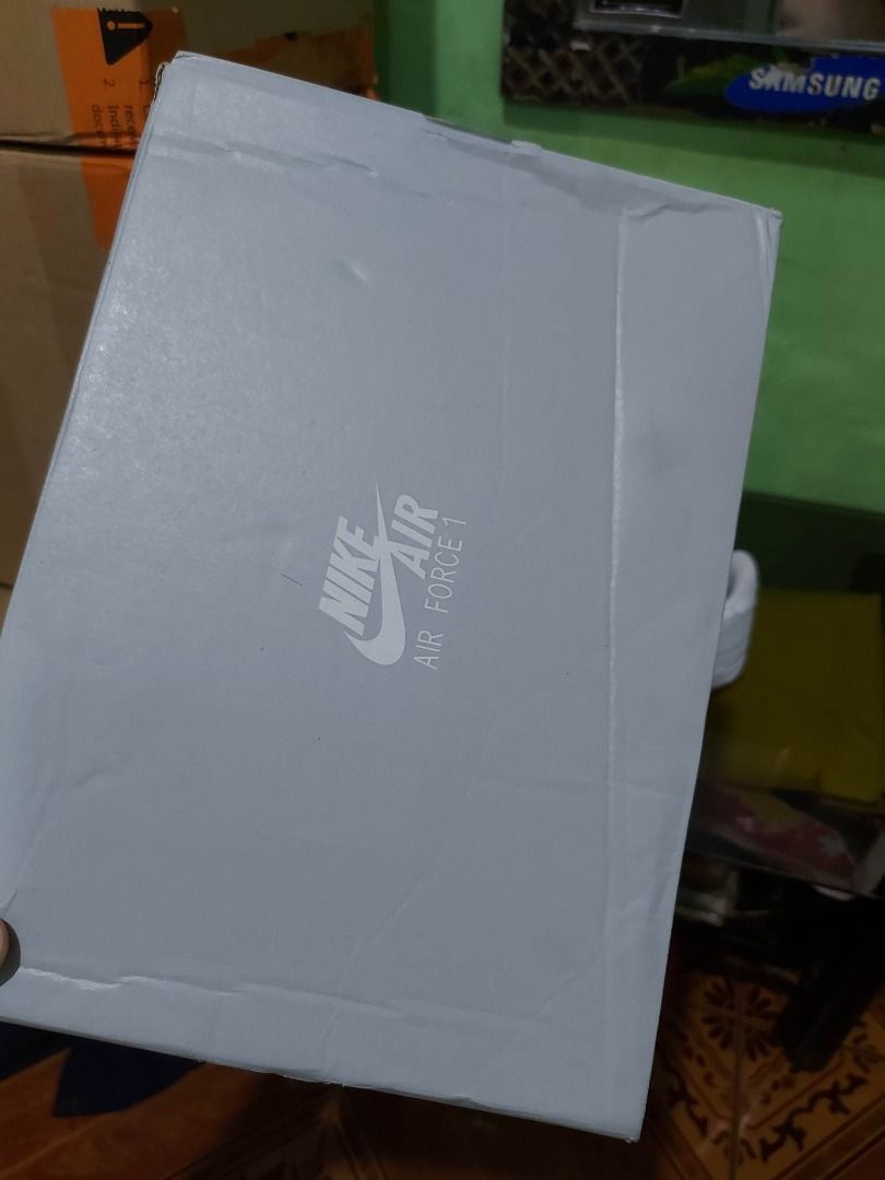 Nike Air Force 1 LE Triple White 7y (Slightly Creased Box See pics ...