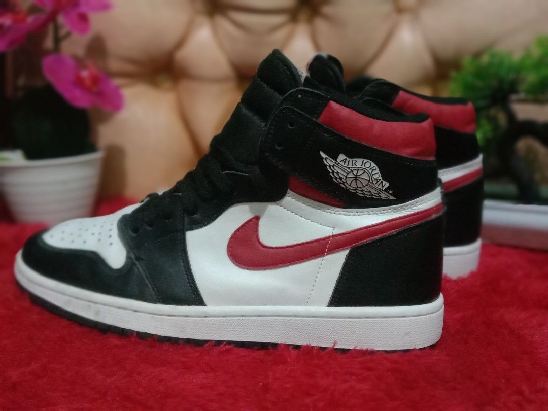 aj1 red and black