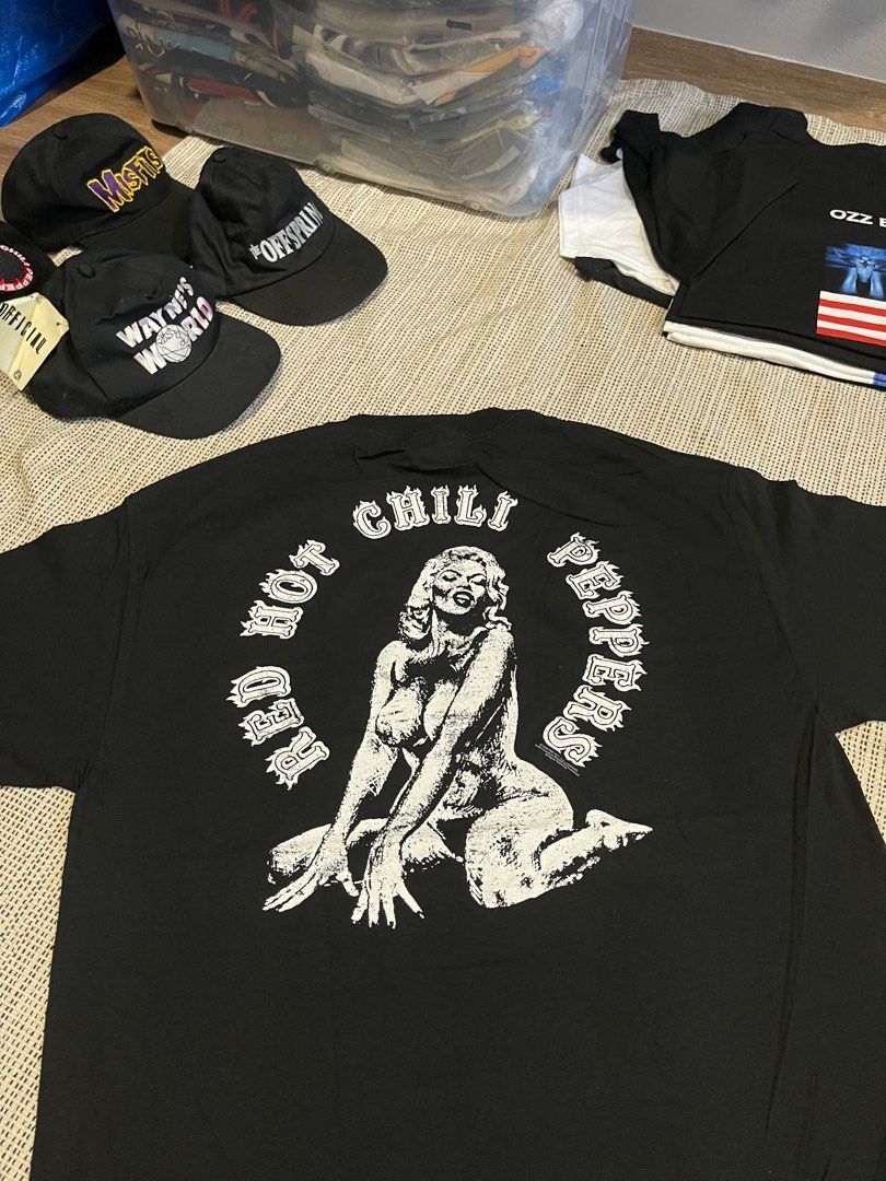 Red Hot Chili Peppers 2008 XL Shirt, Men's Fashion, Tops & Sets