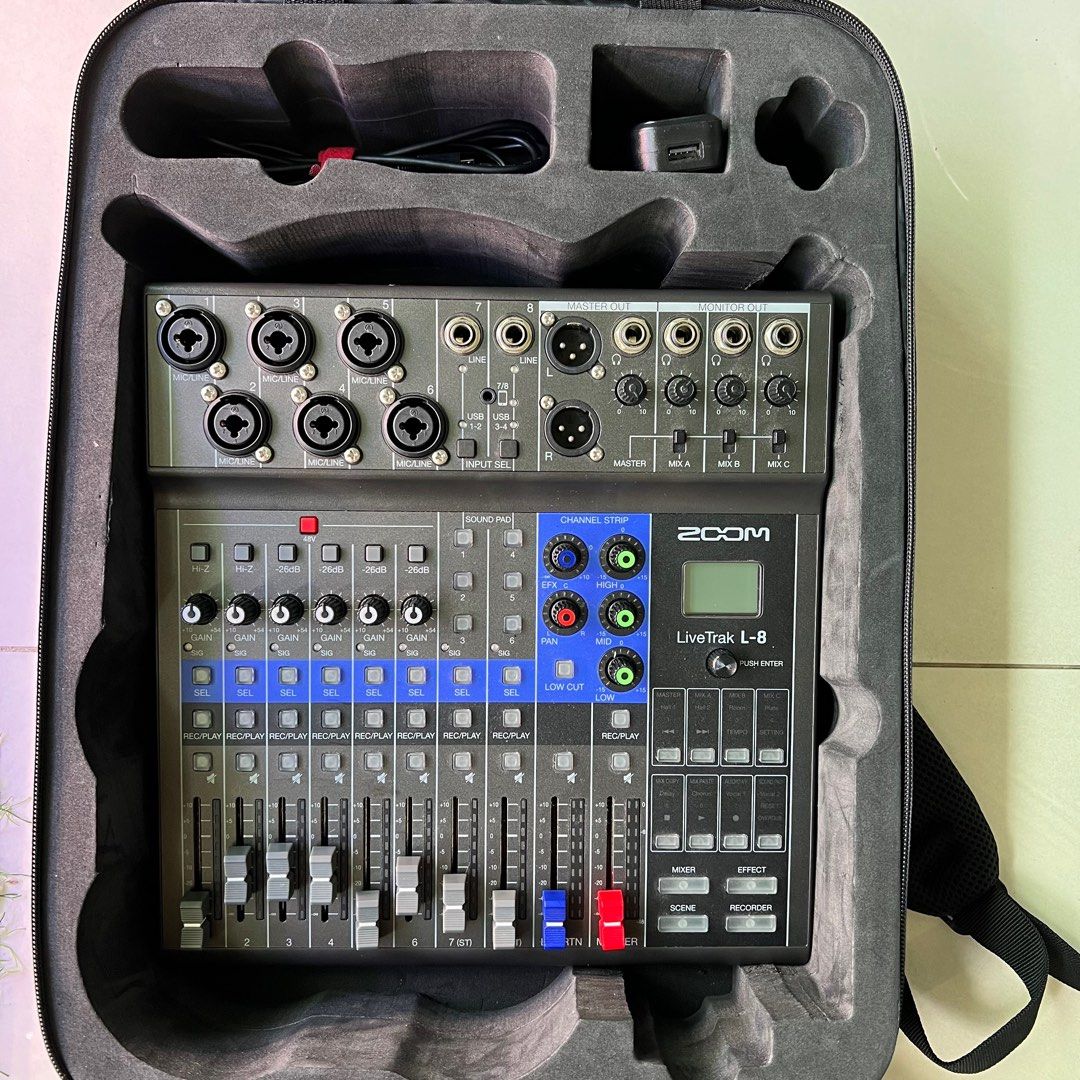 [Rental] Zoom LiveTrak L8 Portable 8Channel Digital Mixer and Multitrack Recorder, Audio