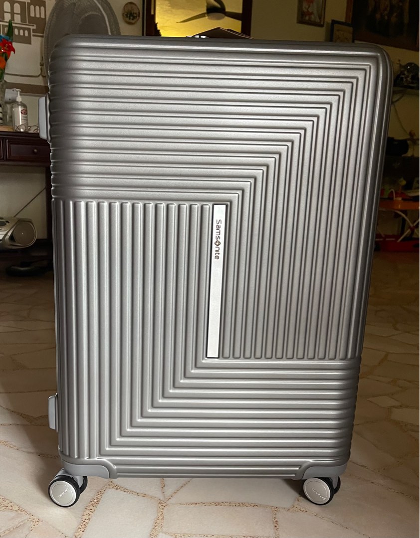 [Samsonite] 25 inch luggage w/ weighing scale, Hobbies & Toys, Travel