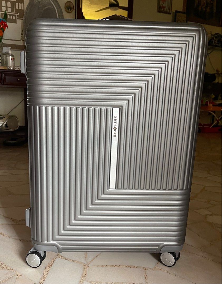 [Samsonite] 25 inch luggage w/ weighing scale, Hobbies & Toys, Travel, Luggage on Carousell
