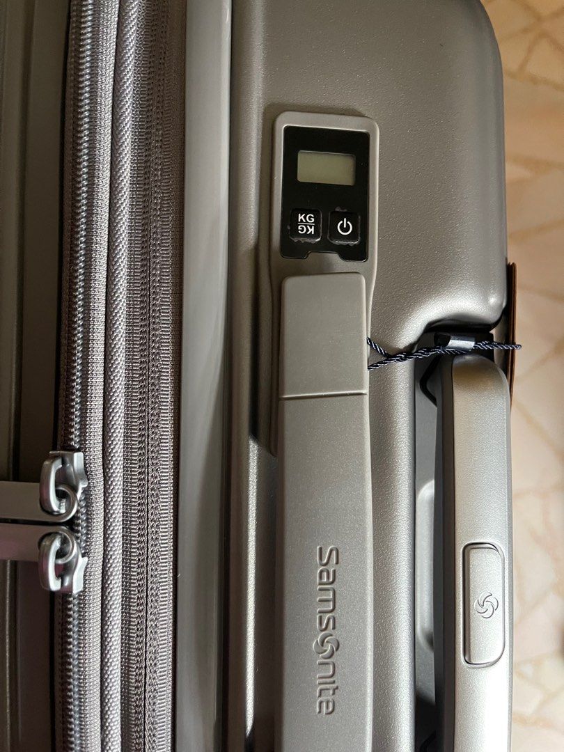 [Samsonite] 25 inch luggage w/ weighing scale, Hobbies & Toys, Travel