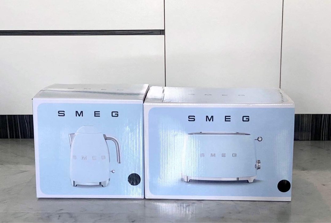 BLACK SMEG SET KETTLE + TOASTER , TV & Home Appliances, Kitchen